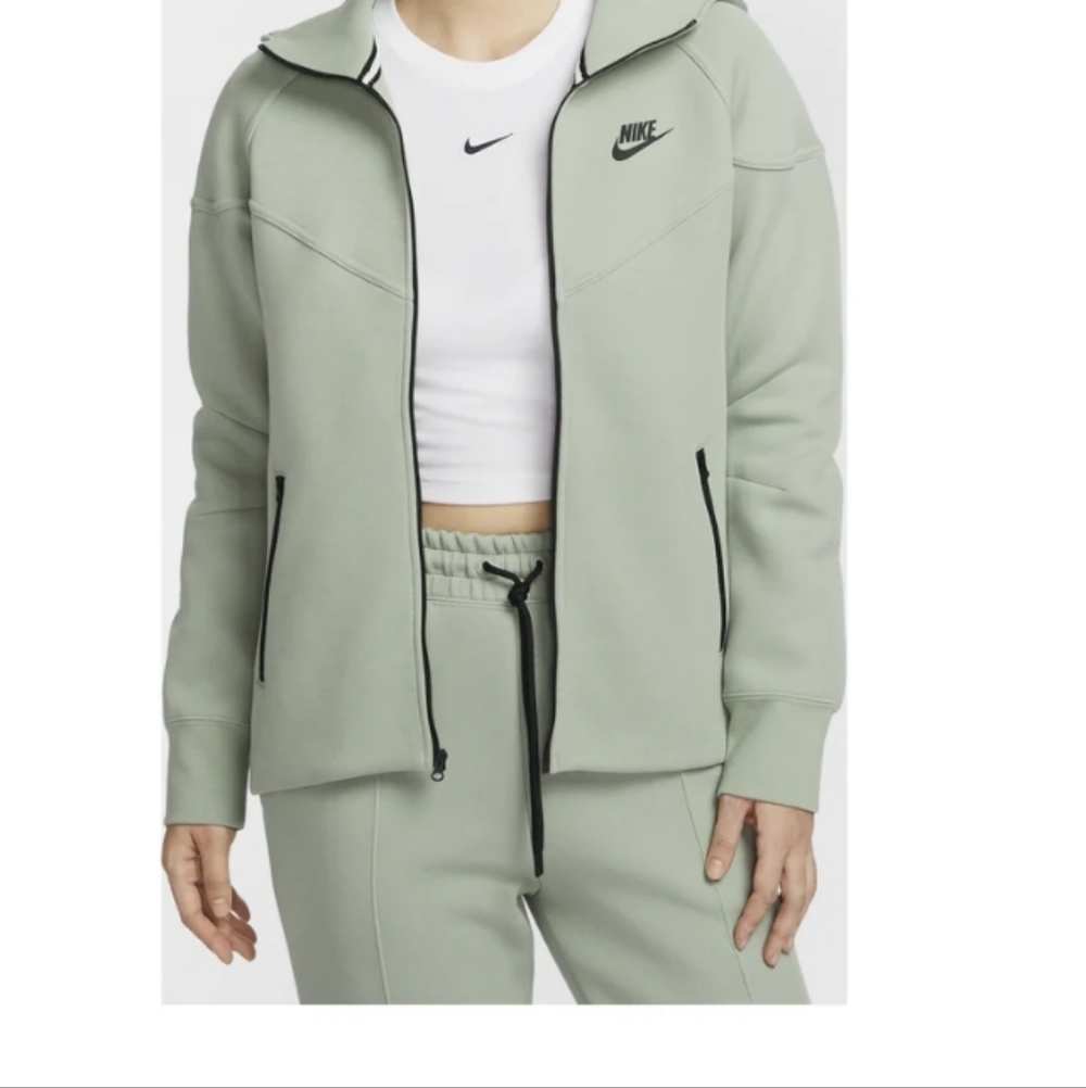 Nike Tech Fleece Full-Zip Hoodie and Sweat Pants in Jade